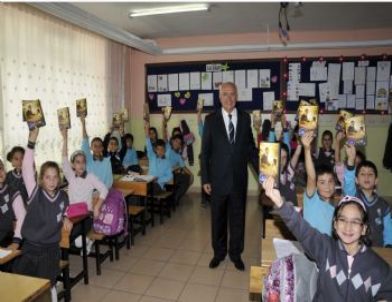 Yenimahalleli Miniklere 29 Ekim Hediyesi