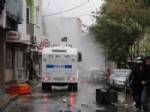 SIYAH ÇELENK - Bursa'da AK Parti Binasına Yürümek İsteyen Gruba Polis Müdahale Etti