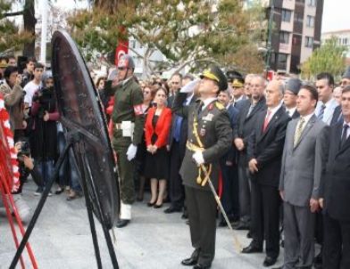 CHP, Alternatif Çelenk Töreni Yapmadı