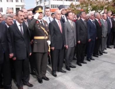 Chp Çelenk Sunmaktan Vazgeçti