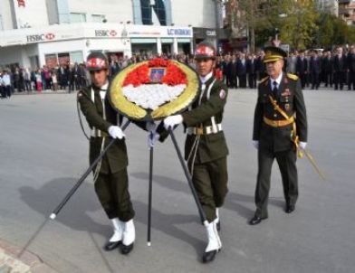 Cumhuriyetin 89. Yılı Nedeniyle Atatürk Anıtına Çelenk Koyuldu