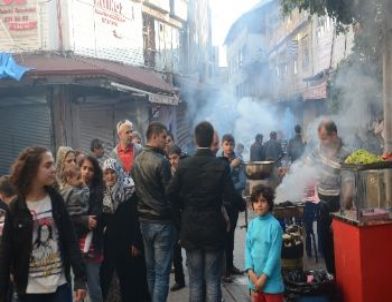 Güneşin Yüzünü Göstermesiyle Vatandaş Kendini Sokağa Attı