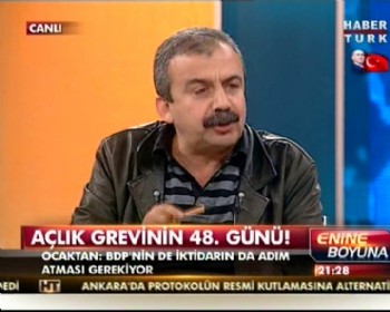 Sırrı Süreyya: Hükümet Burhan Kuzu'ya 'Otur lan yerine' desin