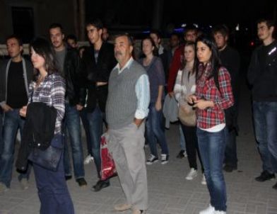 Şoför Yola Çıkmaya Korkunca 4 Saat Otobüs Beklediler