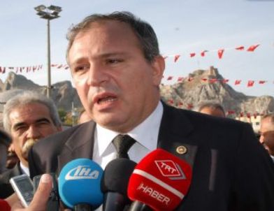 Tokat’ta CHP’liler Atatürk Anıtı'na Çelenk Koydu