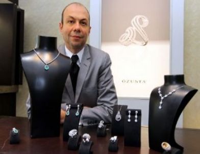 İzmir'de Bir Kuyumcu Silahlı Saldıya Uğradı