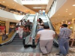 YÜRÜYEN MERDİVEN - Obeziteye Karşı Yürüyen Merdivenleri Yürüyerek Çıktılar