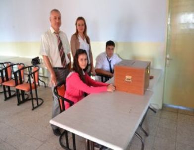 Burhaniye’de Öğrencilerin Seçim Heyecanı