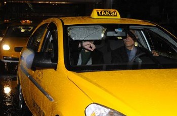 Kaçamak sonrası dönüş... Havaalanında sobelendiler