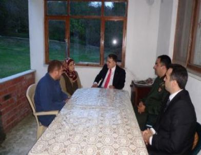 Kocaali Kaymakamı Ahmet Odabaş Şehit Aileleri ve Gazileri Ziyaret Etti