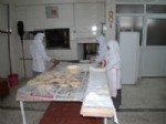 BAZLAMA - Sadece Kadınların Çalıştığı Fırın, Trabzon Ekmeğine Rakip Oluyor