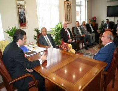 Başkan Semerci ve Meclis Üyeleri Kaymakam Akbay’ı Ziyaret Etti