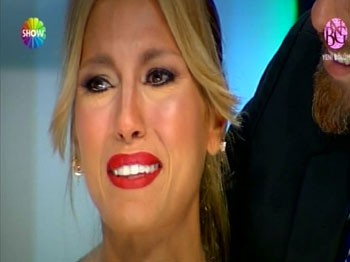 Çağla Şıkel programda hüngür hüngür ağladı