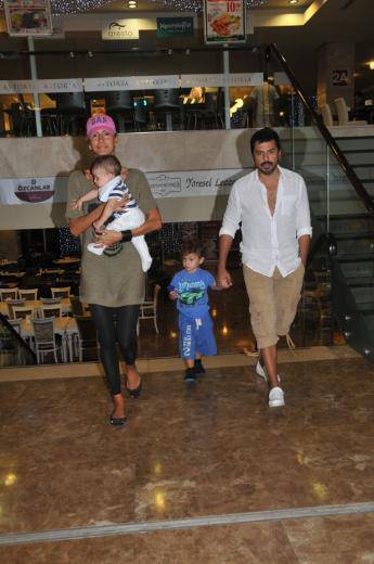 Çağla Şikel ve Çocuklarının Oyun Keyfi