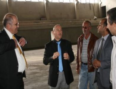 Diyadin'de Kapalı Spor Salonu İnşaatı Tamamlanmak Üzere