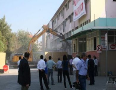 Aydın’da Üç Kamu Binasının Yıkımına Başlandı