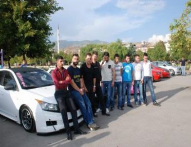 Modifiyeli Araç Tutkunlarının Yorum Tepkisi