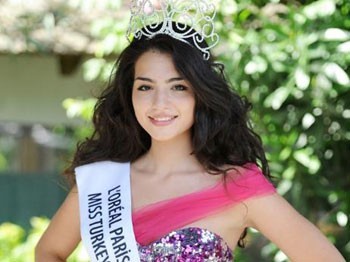 Türkiye Güzeli İki Seti Karıştırdı