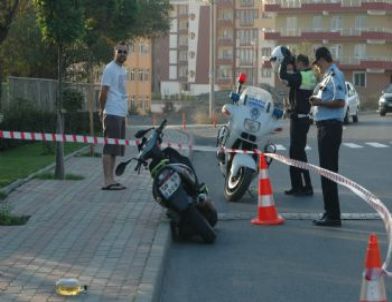 Başını Kaldırıma Çarpan Kasksız Sürücü Hayatını Kaybetti