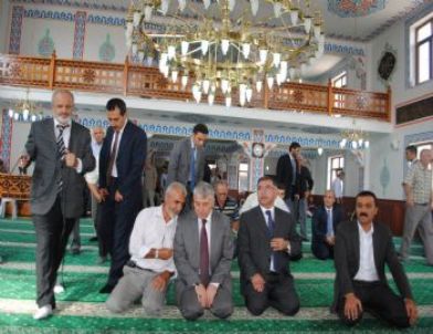 Depremde Hasar Gören Cami Yıkılarak Yerine Yenisi Yapıldı