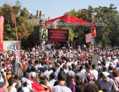 Alevilerden 'Laik ve Demokratik Türkiye İçin Eşit Yurttaşlık Mitingi'