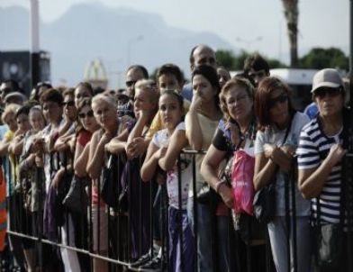 Altın Portakal’da Geleneksel Kortej Geçişi