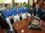 OKÇULAR - Avrupa Şampiyonu Olan Okçular Başkan Kocaoğlu'nu Ziyaret Etti