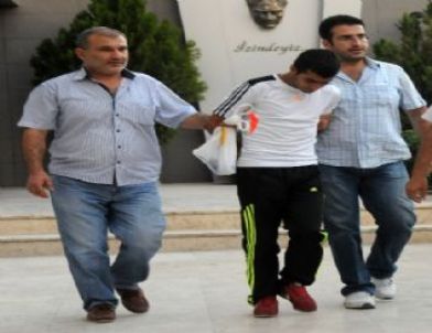 Kuyumcunun Vitrin Camını Kırıp Altınları Çalan Zanlı Tutuklandı