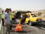 MEHMET SAĞLAM - Mardin'de Minibüsle Taksi Çarpıştı: 4 Ölü, 12 Yaralı