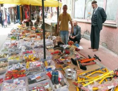 14 Metrekare Sergide 500 Çeşit Ürün Satıyor