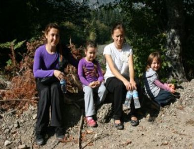 4 Yaşındaki Çocuklar 10 Kilometre Yürüdü