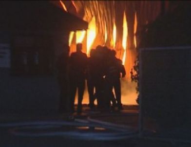 Ankara’da Yangın: Plastik Fabrikasındaki Yangın Söndürüldü