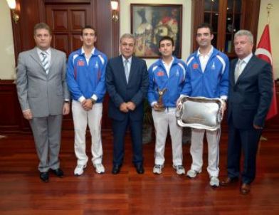 Avrupa Şampiyonları Başkan Kocaoğlu İle Buluştu