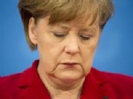 Yunan Halkından Angela Merkel’e: “Ülkemizden Defol”