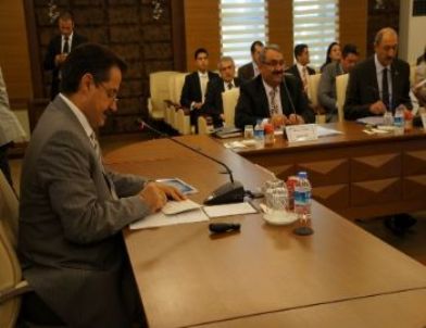 Çelik, Siyasi Parti ve Sendika Temsilcileriyle Taşeronluk Sistemini Görüştü