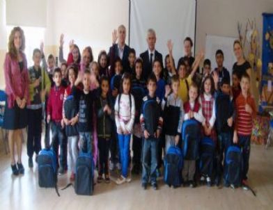 Eğitim Setleri Çocukların Yüzünü Güldürdü