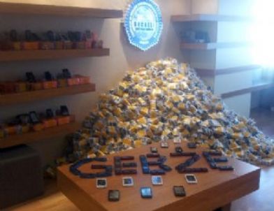 Gebze'de 12 Bin 250 Adet Kaçak Cep Telefonu Ele Geçirildi