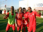 DOĞUM GÜNÜ PARTİSİ - Samsunspor’da Brezilya Usulü Yaş Günü Kutlaması