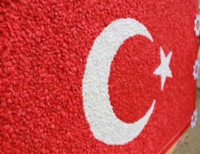 Türk Bayrağı Bütün Köyü Birleştirdi