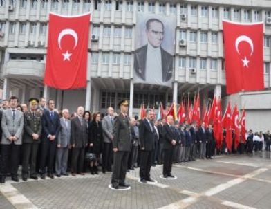 Atatürk Ölümünün 74. Yıldönümünde Anıldı