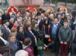KASıMLAR - Chp'liler Atatürk Anıtı'na Çelenk Sunup Basın Açıklaması Yaptı