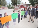 SADıK TUNÇ - Vali Cerrah, Çardak Köyü İlköğretim Okulu’nu Ziyaret Etti