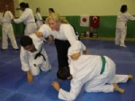 DAYAKÇI KOCA - Kadınlar Dayakçı Kocalarına Karşı Aikido Öğreniyor