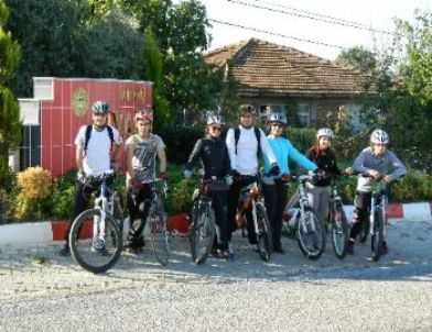 Ödemiş Bisiklet Grubu Güneşli Pazarı Değerlendirdi