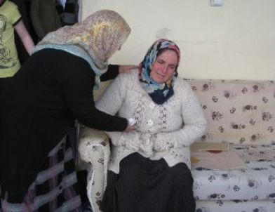 Babasının Evine Sığınan Eşini Bıçaklayarak Öldürdü