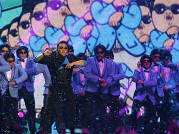 Gangnam MTV Ödülleri'nde Swift'i 'solladı'