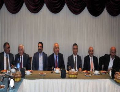 Şampiyon’dan Yaşar’a Plaket