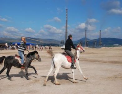 Soma'da Atlı Sporculardan Görkemli Açılış
