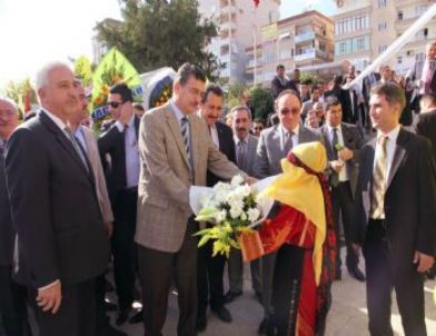 Vali Güvenç Eğitim İçin Hazırlanan Kermese Katıldı