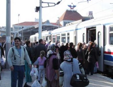 Ödemiş'te Tren İçin Yolcu Çok, Koltuk Yok